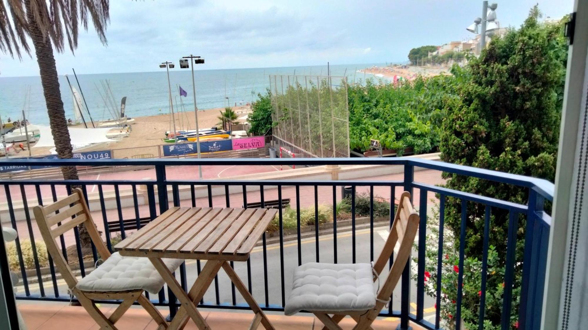 Beachfront Apartment With Private Parking ซานโปลเดมาร์ ภายนอก รูปภาพ